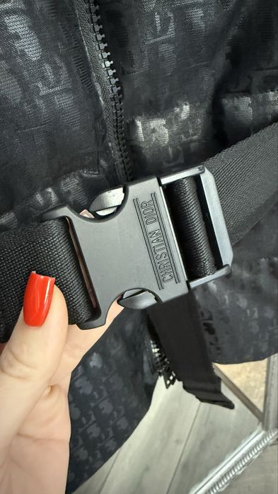 Черная жилетка бренд