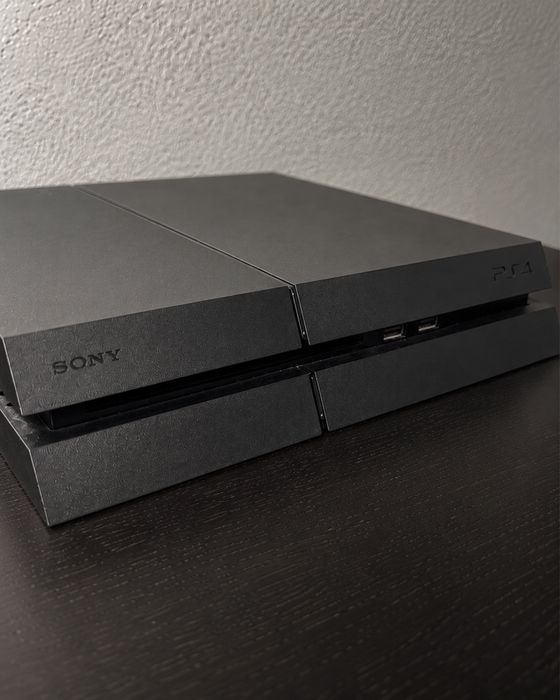 PS4 com comando em bom estado