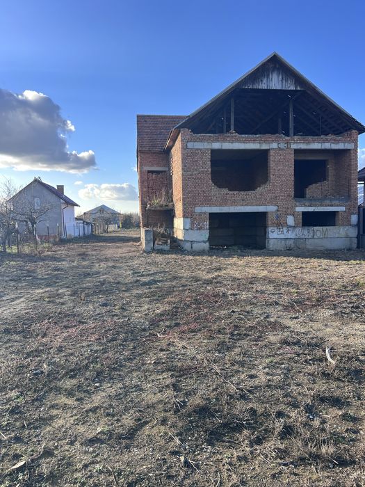 Продаж недобудови на ділянці площею 12 сот! В чудовому районі!