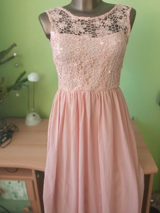 Śliczna sukienka,długa z koronką r.38-40