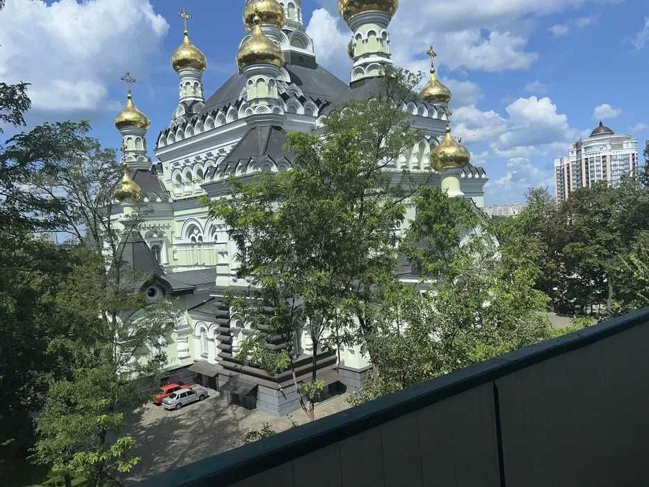 Пропонується до продажу чудова квартира в історичній частині міста поруч з Пейзажною алеєю!.