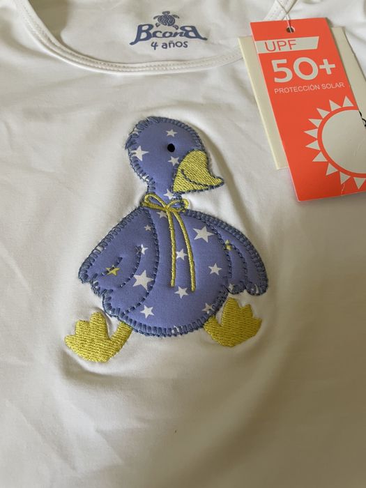 Tshirt com proteção solar tamanho 4 nova