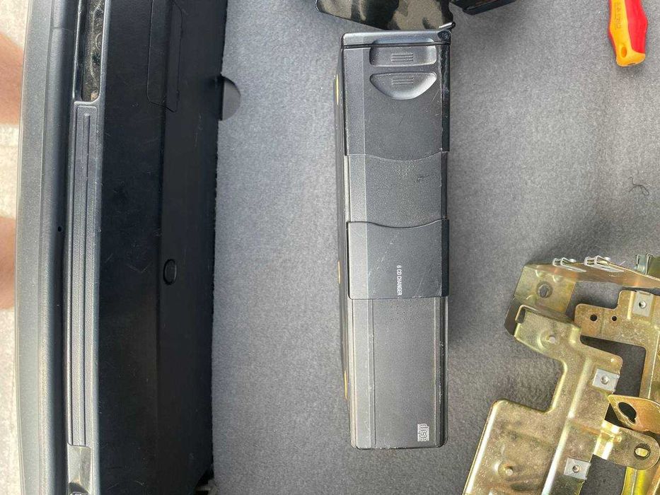 CD-чейнджер BMW (на 6 дисков) с креплением