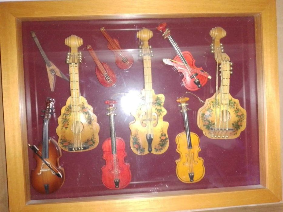 Miniaturas de instrumentos de corda