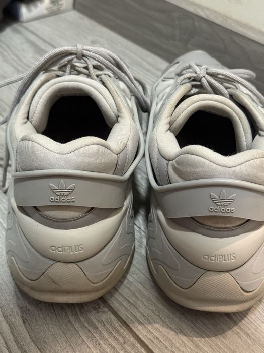 Кросівки Adidas Oznova 44,5