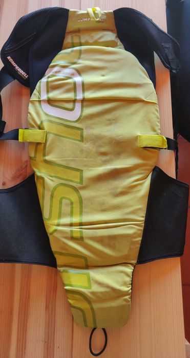 Oferece-se protector de costas