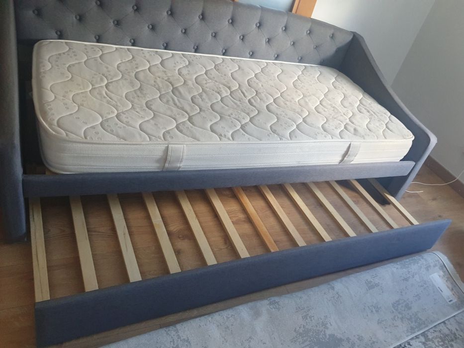 Cama convertível em sofá   com colchão  gaveta  para  cama impecável