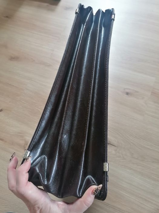 Brązowa teczka aktówka na dokumenty