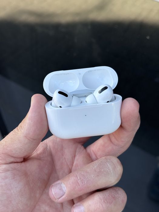 Продам Apple AirPods Pro (моделі A2083, A2084, A2190).