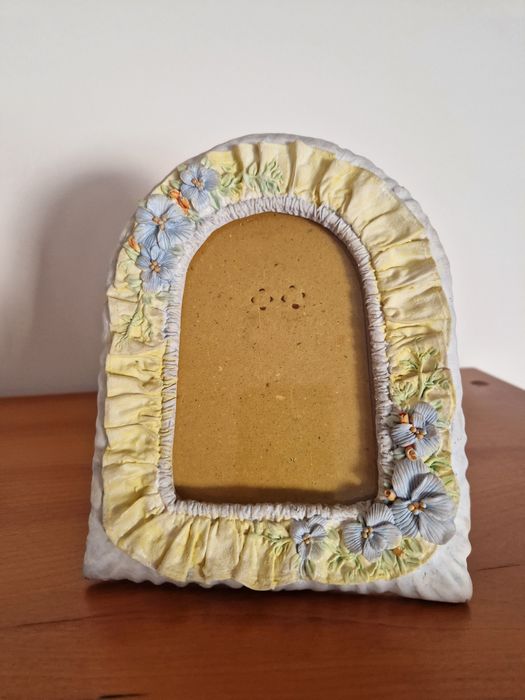 Molduras coloridas (duas) e uma em cerâmica