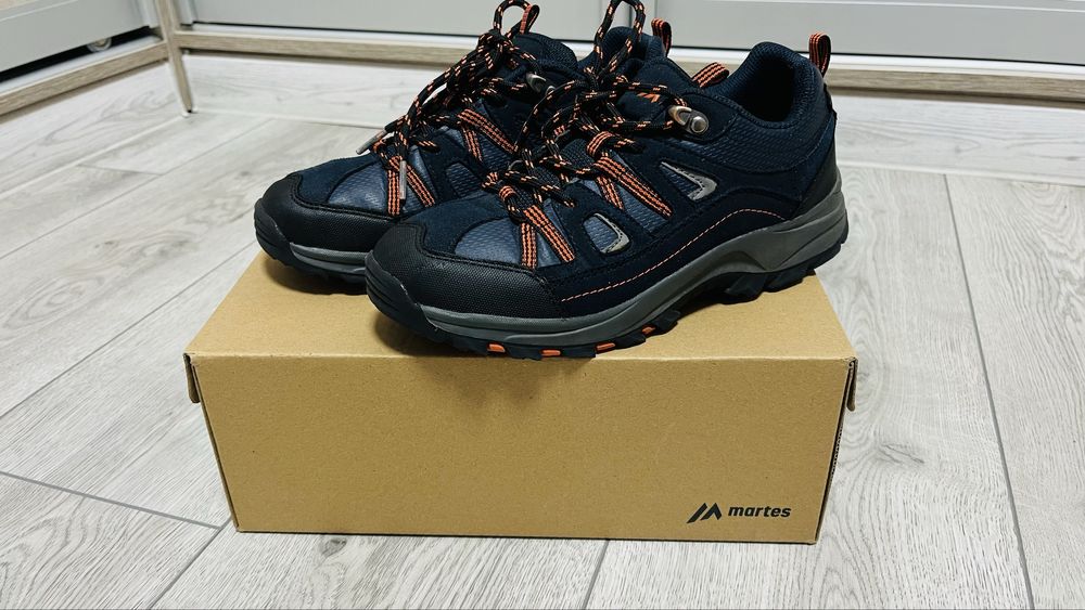 Підліткові кросівки 36 р.