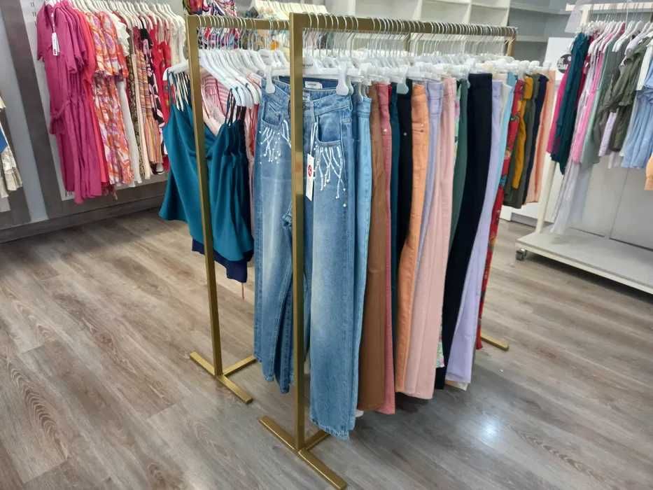 Estantes loja roupa e equipamento de loja