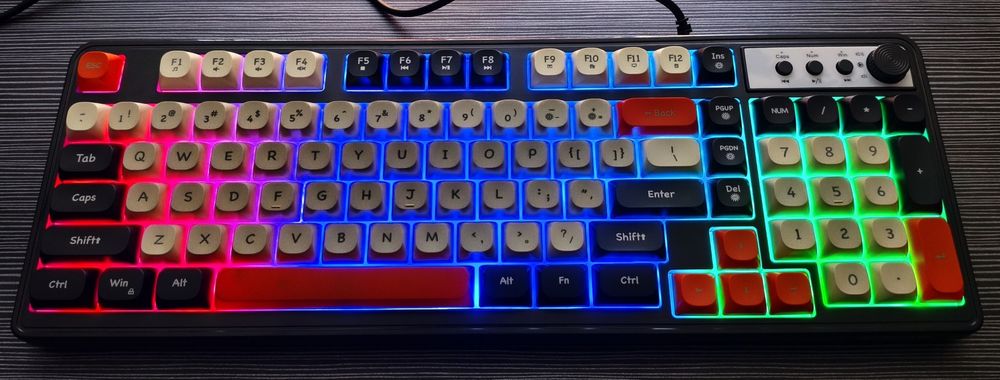 Клавиатура / Колесо регулировки громкости / Тихие клавиши / Подсветка