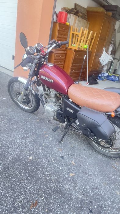 Suzuki GN 250.