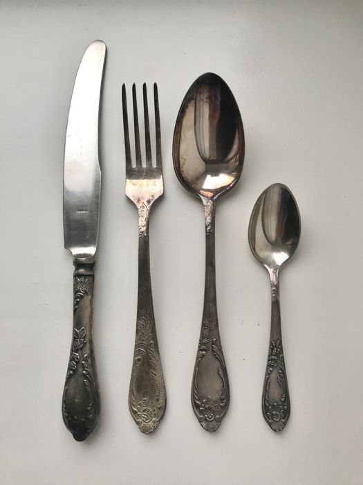 Набор столовых приборов из мельхиора