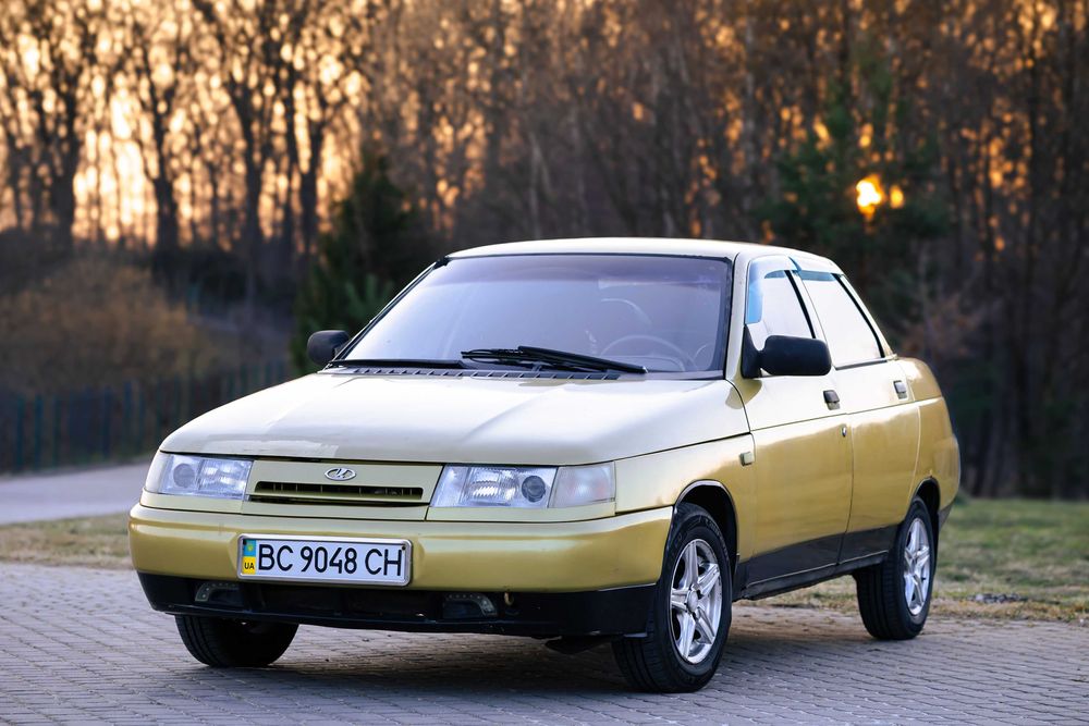 Автомобіль Лада 2110