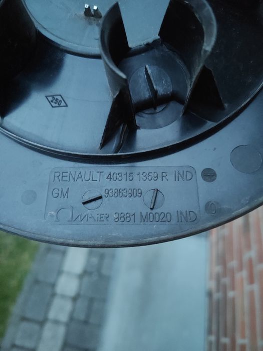 Dekielek kołpak Opel Vivaro?