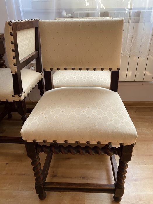 Drewniany stół z krzesłami przedwojenny