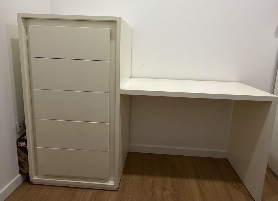 Mesas de cabeceira e Camiseiro Lacado