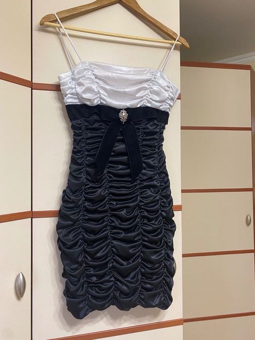 Вечірня святкова коктейльна сукня