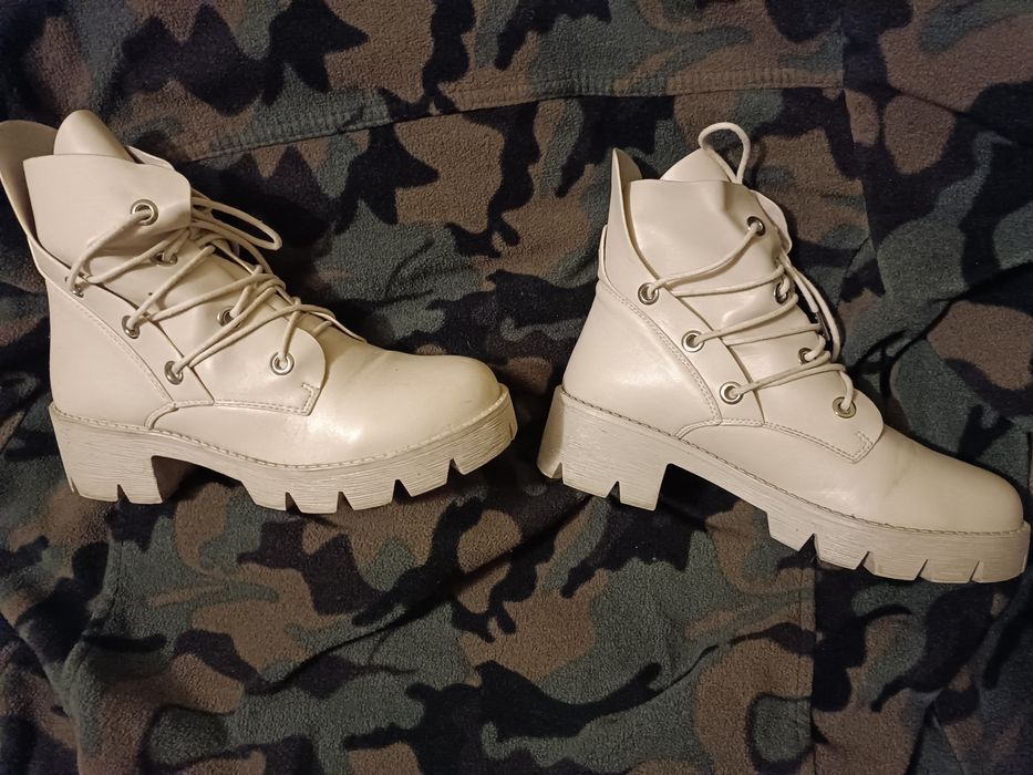 Боти, напівчоботи, бу