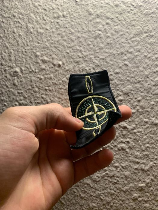 Патч від бренду Stone Island