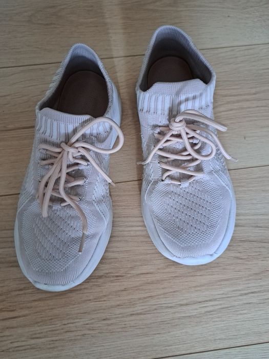 Buty sportowe damskie