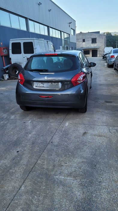 Peugeot 208 1.2i 2014