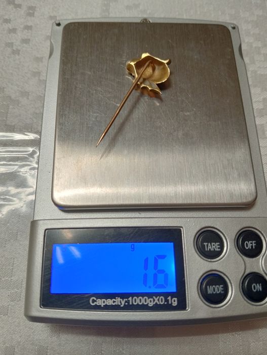 Alfinete  ouro 18k muito bonito