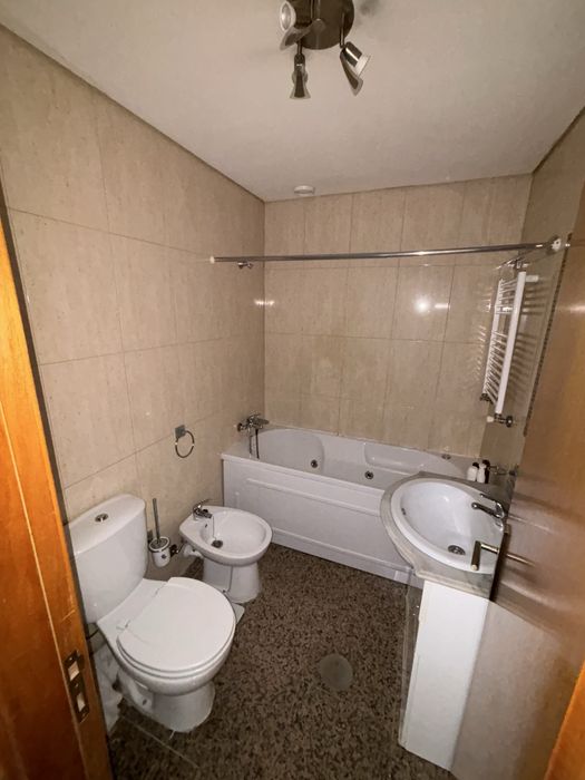 Vende-se - Apartamento T2 com terraço no Porto