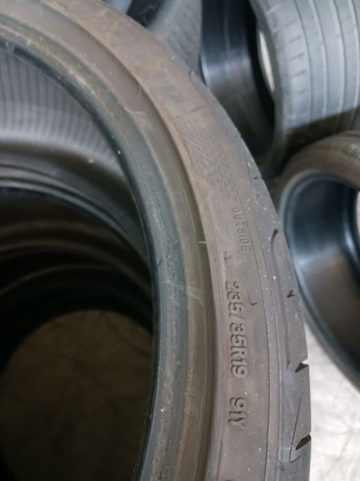 Vendo pneus semi-novos 235/35/19 Goodyear