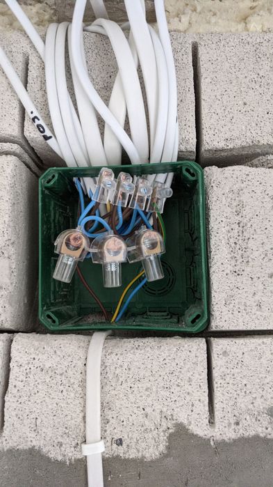 Послуги електрика.