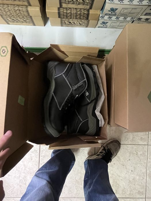 Lote de Botas, Botins e Sapatos