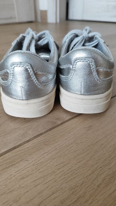 Срібні кросівки Zara, 32р.