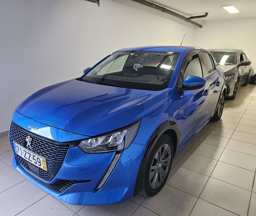 Peugeot e-208