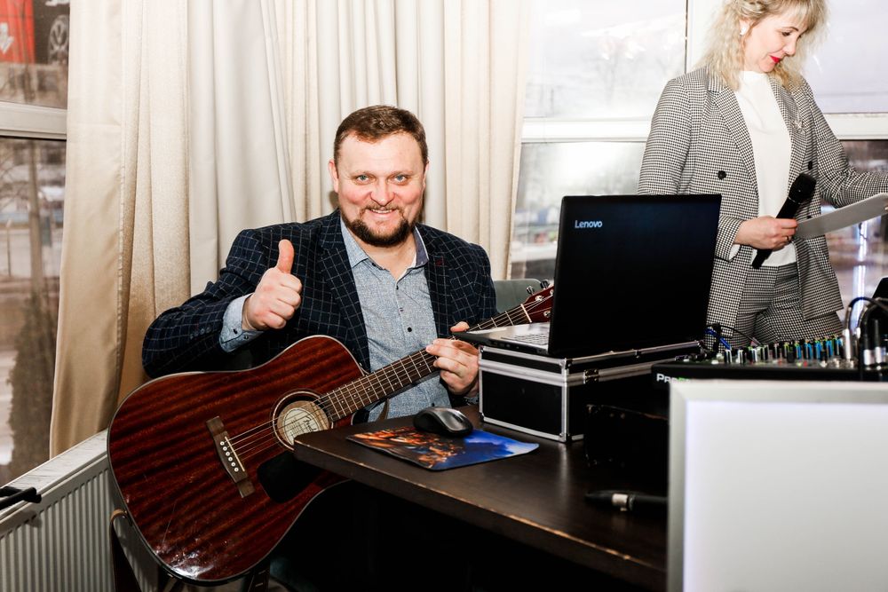 Тамада ведуча + діджей. Жива музика. Свято під ключ.