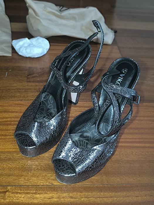 Туфлі на каблуку шкіряні жіночі блискучі випускні вечірні