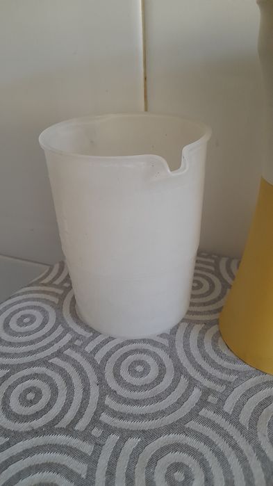 Various Tupperware Items64750502347905123