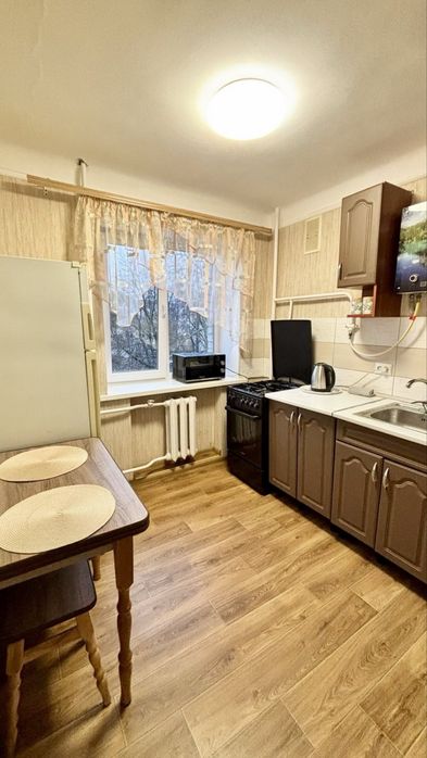 Подобово. Центр. Вул. Киівська