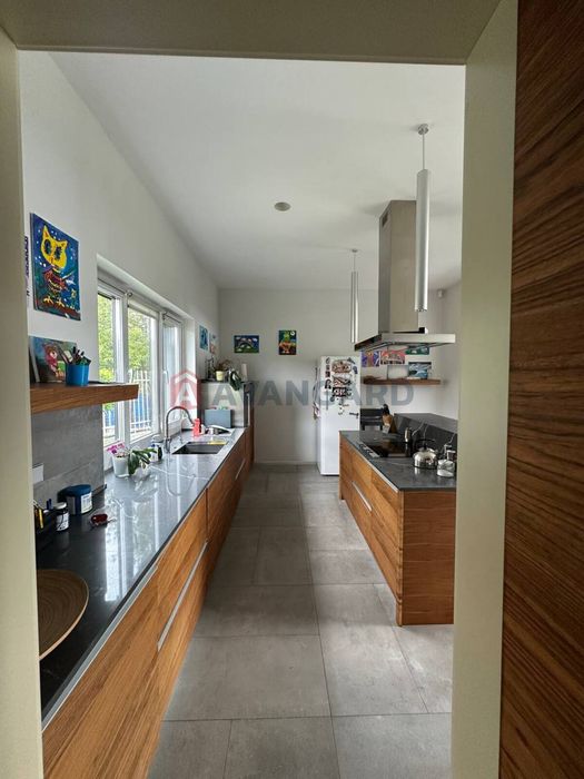 Сучасний маєток у Волоському- простір, комфорт і повна автономія!