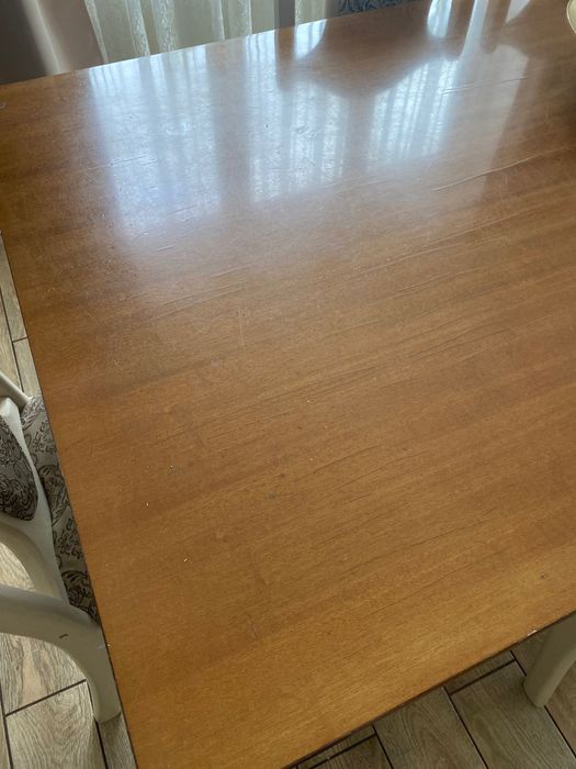 Обідній стіл в класичному стилі