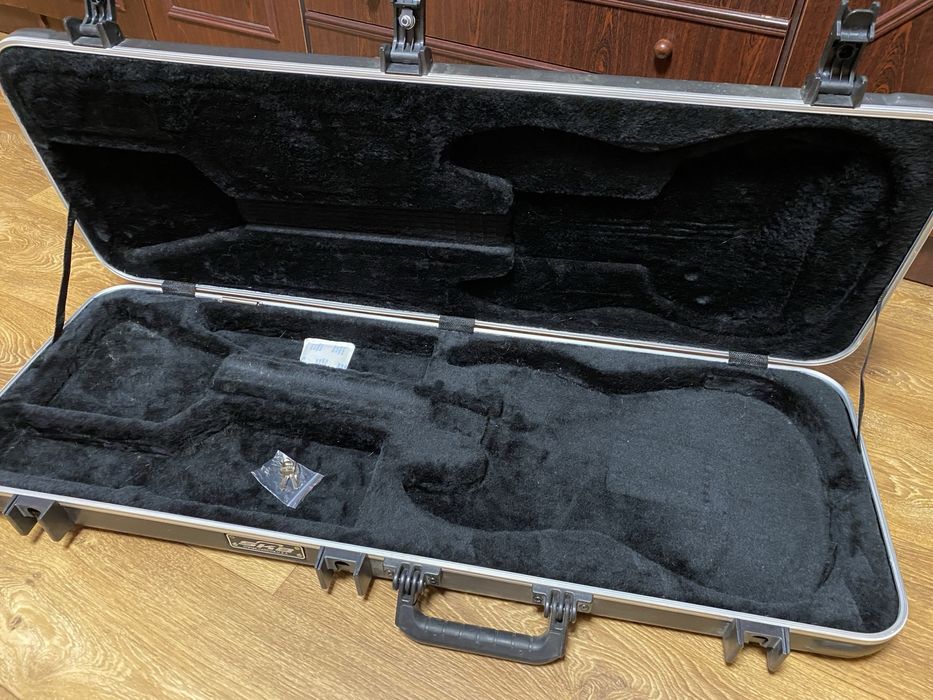 Туровий жесткий кейс (кофр) для електрогитары Skb case 1skb-66 USA