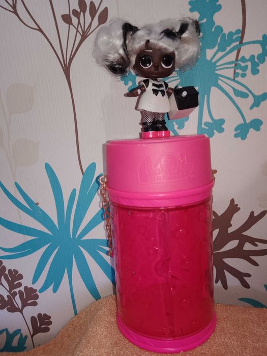 Ляльки LOL в капсулах