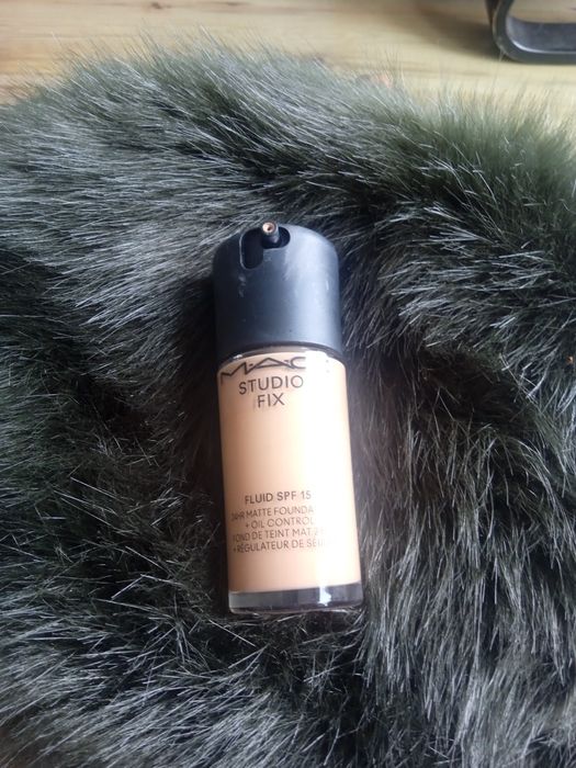 MAC studio fix podkład NW25