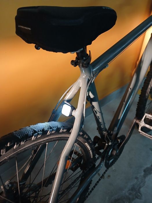Bicicleta BTT com acessórios