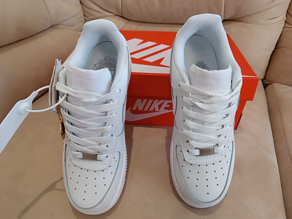 Жіночі кросівки Nike Air Force 1 (Шкіра) 2 кольори