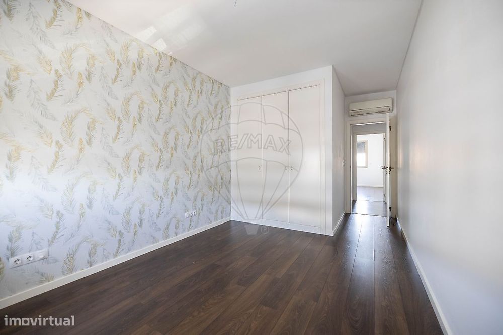 Apartamento T4 para arrendamento