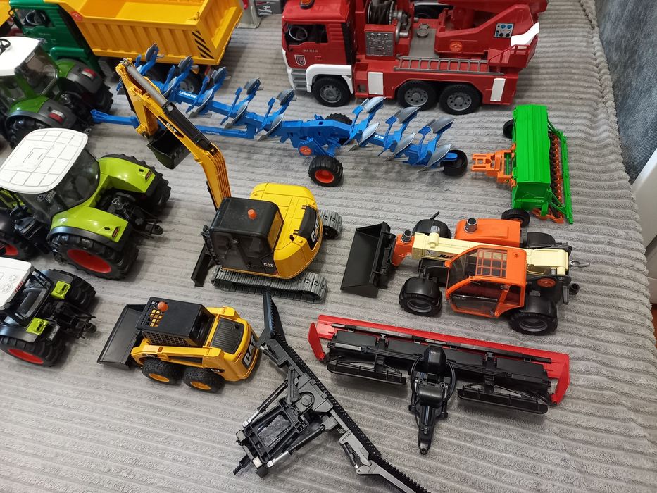 Великі машинки Bruder