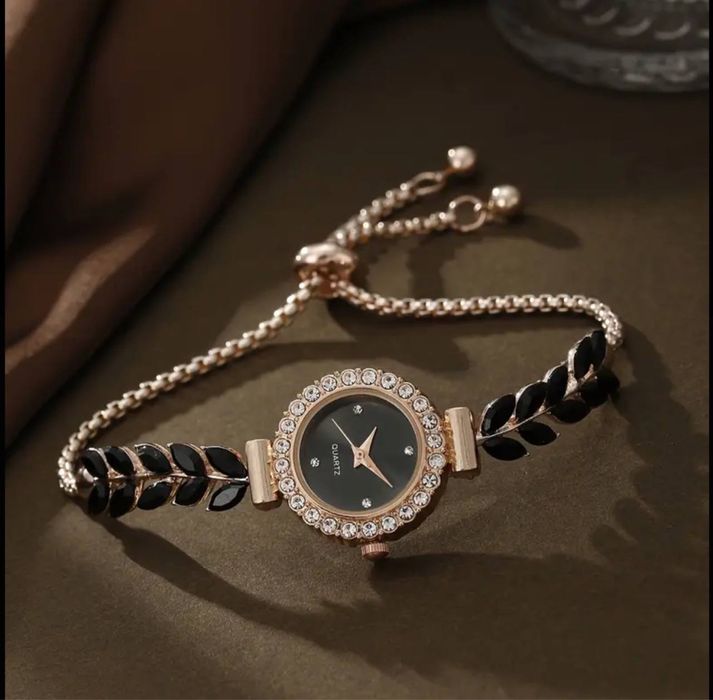 Стильний браслет у вигляді годинника