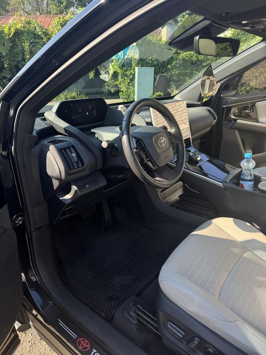 Продам тойоту BZ4x 2023